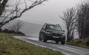 Обои автомобили BMW X7 M50d UK-spec - 2019