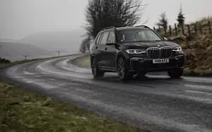 Обои автомобили BMW X7 M50d UK-spec - 2019