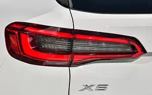   BMW X5 xDrive30d US-spec - 2018