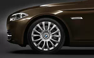   BMW 5 Series Touring Individual - 2013