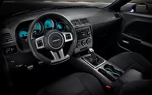   Dodge Challenger SRT - 2014