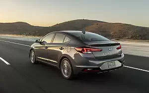   Hyundai Elantra Limited US-spec - 2018