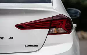   Hyundai Elantra Limited US-spec - 2018