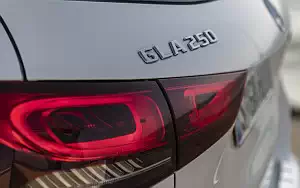   Mercedes-Benz GLA 250 4MATIC AMG Line - 2020