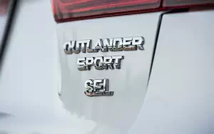   Mitsubishi Outlander Sport SEL US-spec - 2017