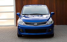   Nissan Versa - 2011
