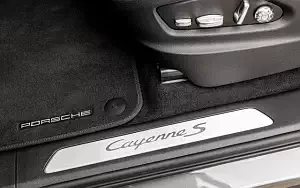   Porsche Cayenne S Coupe (Quarzite Grey Metallic) - 2019