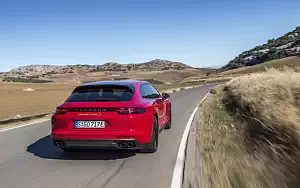   Porsche Panamera Turbo S E-Hybrid Sport Turismo (Carmine Red) - 2017