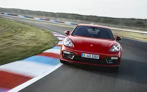 Обои автомобили Porsche Panamera GTS - 2018