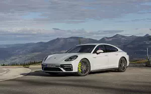   Porsche Panamera Turbo S E-Hybrid (Carrara White Metallic) - 2020
