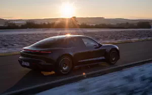   Porsche Taycan (Volcano Grey Metallic) - 2021