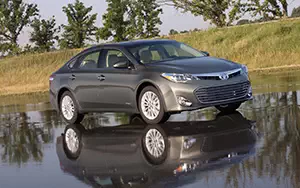   Toyota Avalon Hybrid - 2013