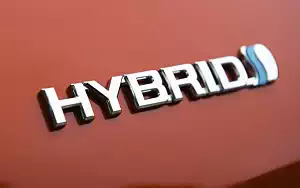   Toyota C-HR Hybrid (Orange) - 2019