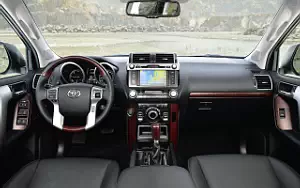   Toyota Land Cruiser Prado - 2013