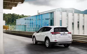   Toyota RAV4 Hybrid - 2016