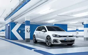   Volkswagen Golf GTE - 2017