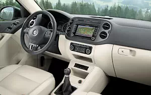   Volkswagen Tiguan - 2011