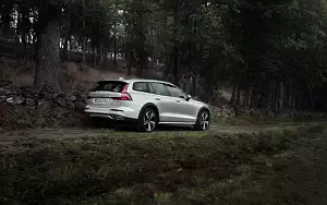   Volvo V60 T5 Cross Country - 2018