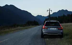   Volvo V90 T6 Cross Country - 2017