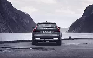   Volvo V90 B6 Cross Country - 2020
