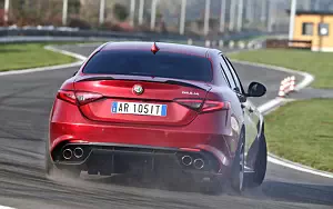   Alfa Romeo Giulia Quadrifoglio - 2016