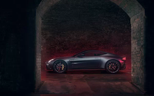   Aston Martin Vantage S - 2025