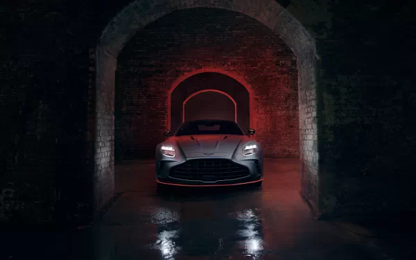   Aston Martin Vantage S - 2025