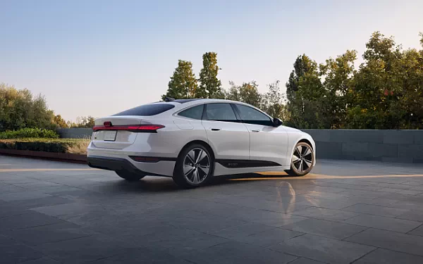   Audi A6 Sportback e-tron US-spec - 2025