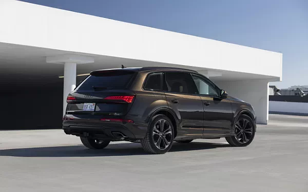   Audi Q7 55 TFSI quattro (Tamarind Brown Metallic) US-spec - 2025