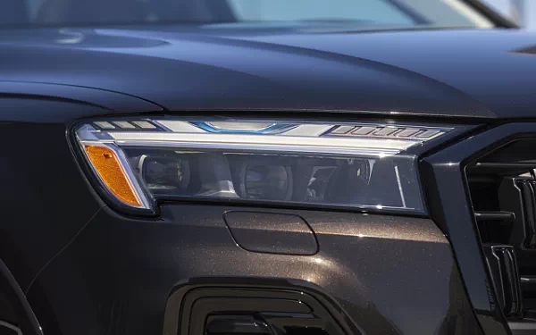   Audi Q7 55 TFSI quattro (Tamarind Brown Metallic) US-spec - 2025