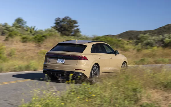   Audi Q8 55 TFSI quattro S line (Sakhir Gold Metallic) US-spec - 2025