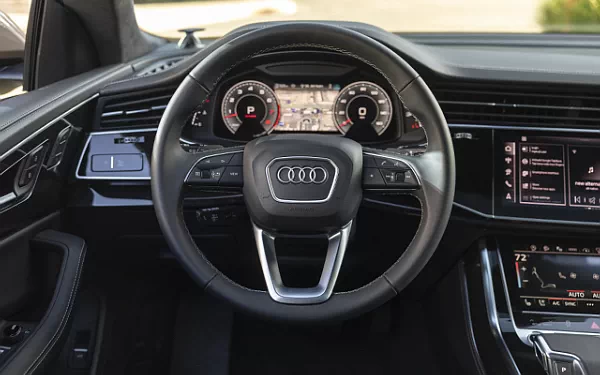   Audi Q8 55 TFSI quattro S line (Sakhir Gold Metallic) US-spec - 2025