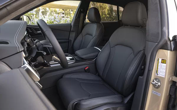   Audi Q8 55 TFSI quattro S line (Sakhir Gold Metallic) US-spec - 2025