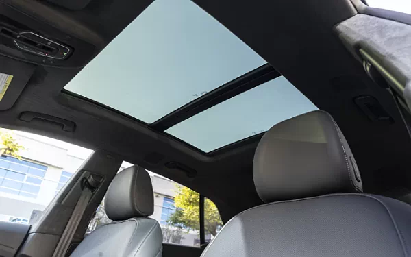   Audi Q8 55 TFSI quattro S line (Sakhir Gold Metallic) US-spec - 2025