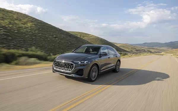   Audi Q8 55 TFSI quattro (Samurai Grey Metallic) US-spec - 2025