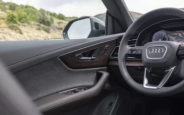   Audi Q8 55 TFSI quattro (Samurai Grey Metallic) US-spec - 2025