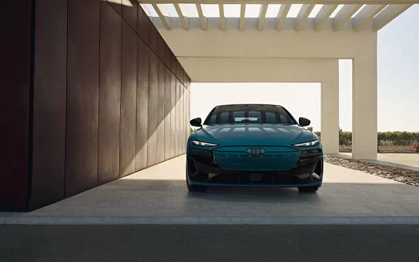   Audi S6 Sportback e-tron US-spec - 2025