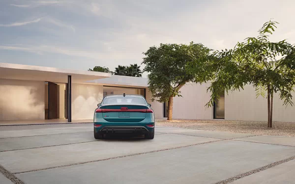   Audi S6 Sportback e-tron US-spec - 2025
