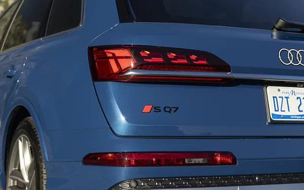   Audi SQ7 TFSI (Ascari Blue Metallic) US-spec - 2025