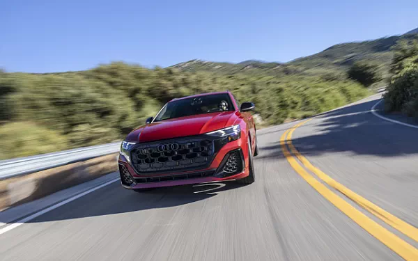   Audi SQ8 TFSI quattro (Chili Red Metallic) US-spec - 2025