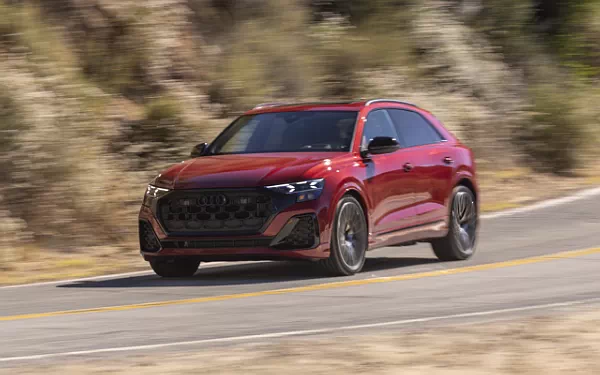   Audi SQ8 TFSI quattro (Chili Red Metallic) US-spec - 2025