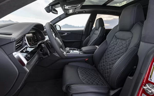   Audi SQ8 TFSI quattro (Chili Red Metallic) US-spec - 2025