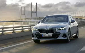   BMW i5 eDrive40 M Sport (Brooklyn Grey Metallic) - 2023