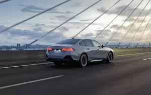   BMW i5 eDrive40 M Sport (Brooklyn Grey Metallic) - 2023