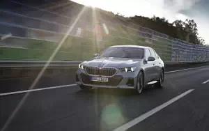   BMW i5 eDrive40 M Sport (Brooklyn Grey Metallic) - 2023