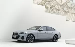   BMW i5 eDrive40 M Sport (Brooklyn Grey Metallic) - 2023