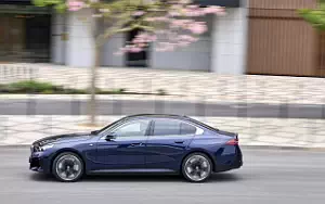   BMW i5 eDrive40 M Sport (Tanzanite Blue Metallic) - 2023