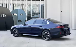   BMW i5 eDrive40 M Sport (Tanzanite Blue Metallic) - 2023