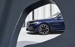   BMW i5 eDrive40 M Sport (Tanzanite Blue Metallic) - 2023