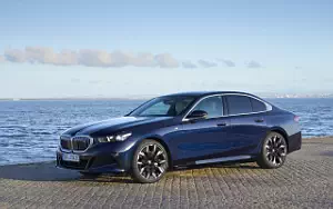   BMW i5 eDrive40 M Sport (Tanzanite Blue Metallic) - 2023